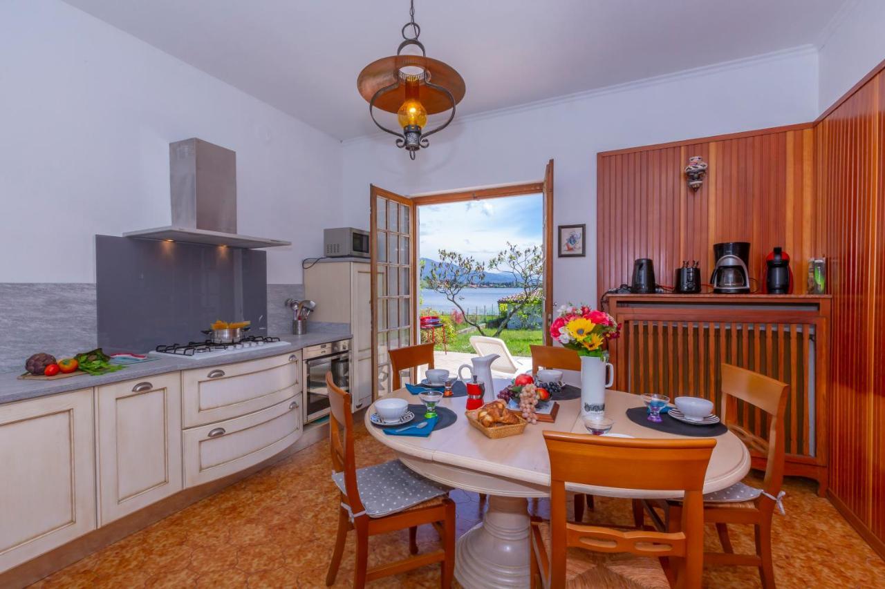 Villa Martine Au Bord Du Lac - Happy Rentals Cadrezzate Exterior foto